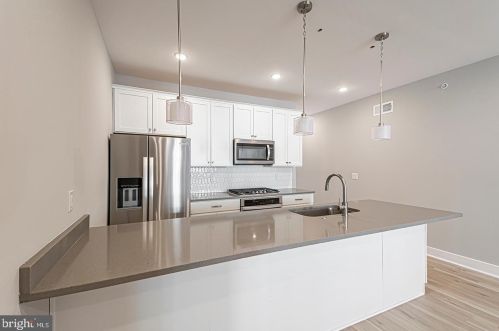 1436 52nd St, Philadelphia, PA 19143-5031