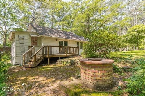 3314 Harris Dr, Atlanta GA  30337-1005 exterior