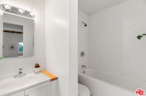 1520 Columbia Dr, Glendale CA  91205-3508 exterior