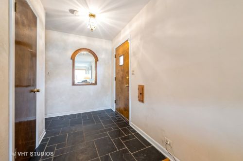 1329 Brook Ln, Glenview, IL 60025-2317