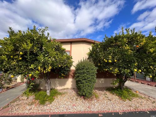 704 Sequoia St, Windsor, CA 95492-9328