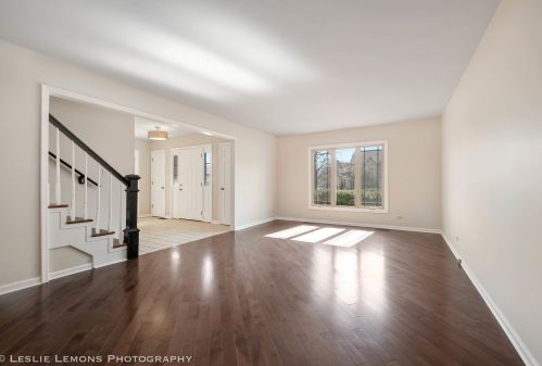 931 Dakota Cir, Naperville, IL 60563-1496