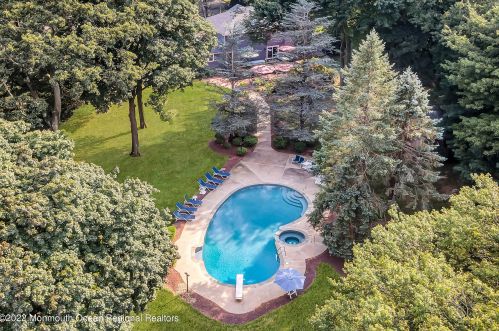 9 Roebling Ct, Leonardo, NJ 07737-1809