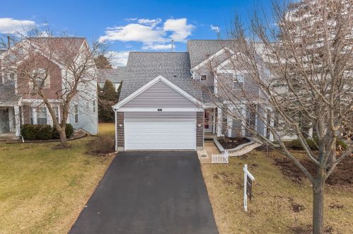 679 Fair Links Way, Gurnee, IL 60031-4706