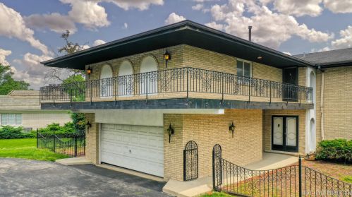 6765 County Line Ln, Willowbrook IL  60527-5726 exterior
