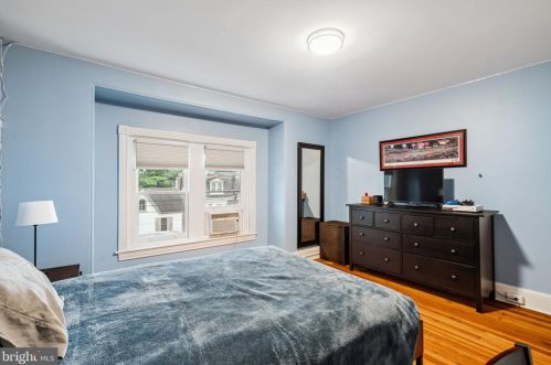 25 Gravers Ln, Philadelphia PA 19118-0041 exterior