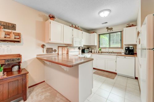 1613 Helmo Ave, Saint Paul MN  55128-5535 exterior