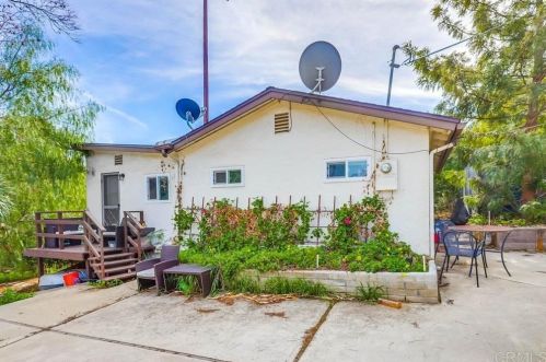 8853 Almond Rd, Lakeside, CA 92040-5317