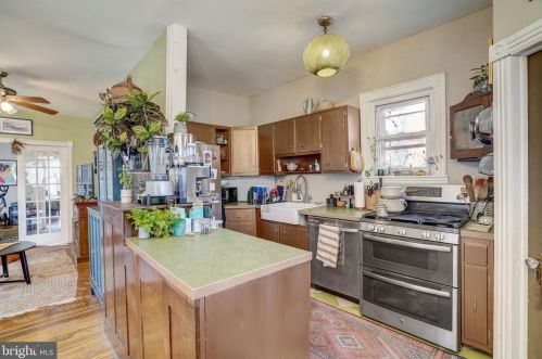 437 44 St, Philadelphia PA 19104-2910 exterior