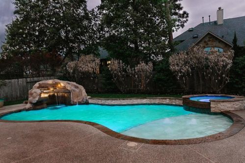 2406 Belton Shores Dr, Conroe TX  77304-4582 exterior