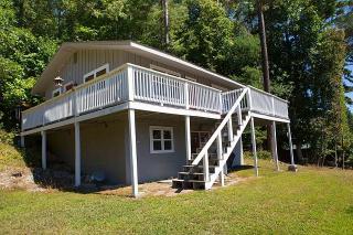 140 Hillside Dr, Clayton, GA 30525-5611