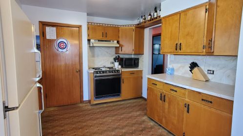 341 Exchange St, Crete, IL 60417-2223