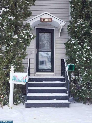 210 Roosevelt Ave, Fayal, MN 55734-2204