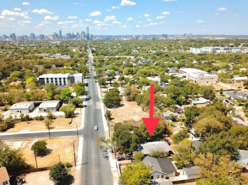 3012 12th St, Austin TX  78702-2502 exterior