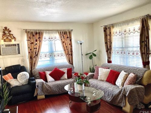 8221 Lennox Ave, Van Nuys, CA 91402-5230