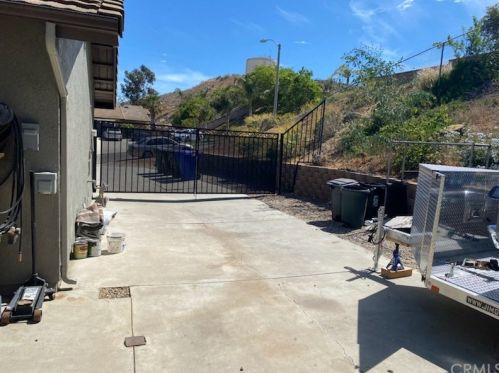 7225 Ridgeline Dr, Riverside, CA 92509-5514