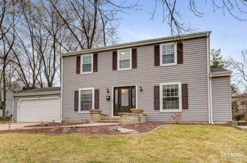 1340 Stonegate Rd, Naperville, IL 60540-5023