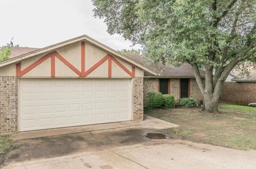 2858 Southpark Ln, Fort Worth, TX 76133-6462
