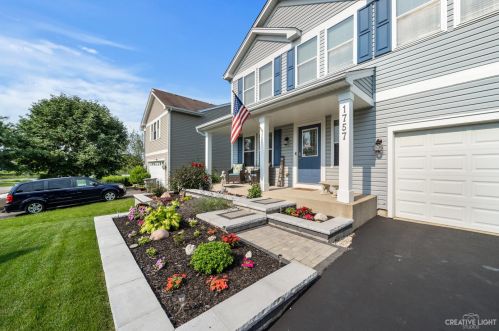 1757 Stonegate Dr, Boulder Hill, IL 60538-3339