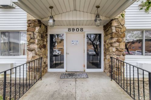 8908 Steven Dr, Des Plaines, IL 60016-6803