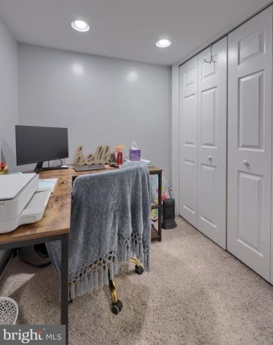 230 Parklawn Ct, Lancaster PA  17601-2660 exterior