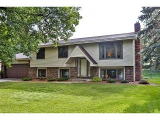 384 Oday St, Saint Paul MN  55119-5867 exterior