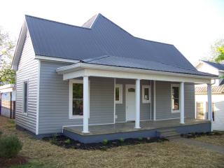 627 Georgia Ave, Etowah, TN 37331-1120