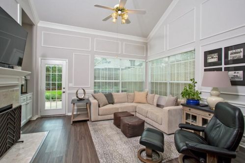 3827 Azure Ln, Addison TX 75001-3105 exterior