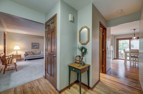 101 Ardley Ct, Naperville, IL 60565-3250