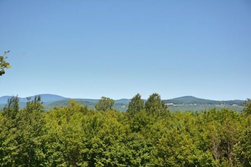 111 Greenview Dr, Concord, NH 03307-1144