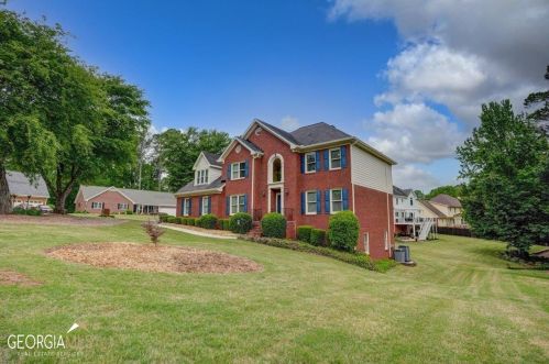 5051 Oak Tree Ln, Stone Mountain, GA 30087-3289
