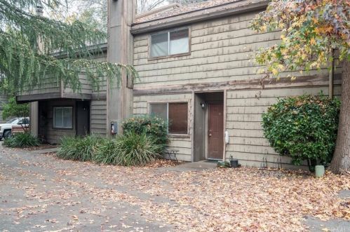 7 Klondike Ct, Chico, CA 95926-6514