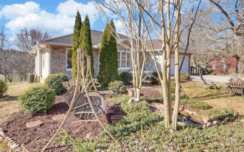 164 Travelers Pt, Toccoa, GA 30577-9169