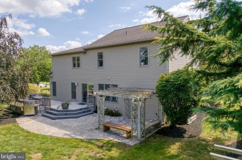 1827 Krystle Dr, Lancaster PA  17602-4149 exterior