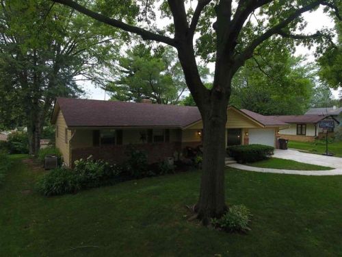 1428 Illini Dr, Rockford, IL 61107-2353