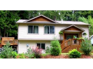 11 Little Strawberry Ln, Bellingham, WA 98229-7806