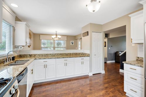 3 Lakewood Ct, South Elgin, IL 60177-2826