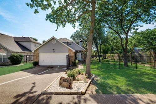 1308 Carver Ln, Irving TX  75061-3900 exterior