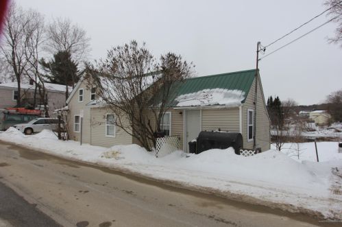 34 Green St, Winthrop, ME 04364-1208