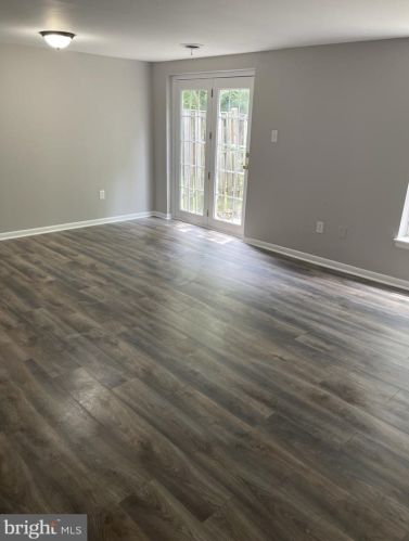 6386 Shaundale Dr, Springfield VA  22152-2143 exterior