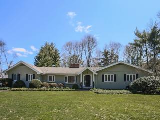 25 Turner Dr, Greenwich CT  06831-4415 exterior