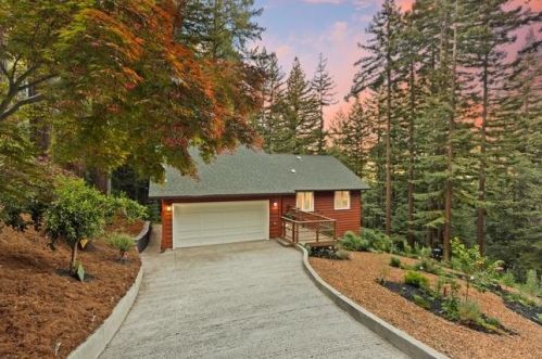 21600 Lindbergh Dr, Los Gatos, CA 95033-8944
