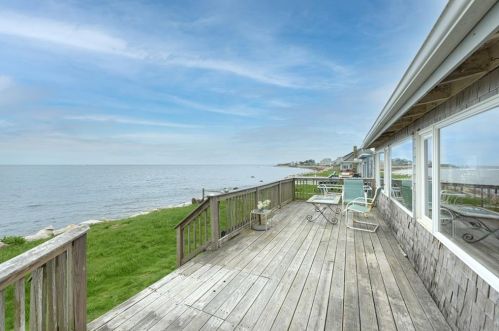 32 Calef Ave, South Kingstown, RI 02882-6215