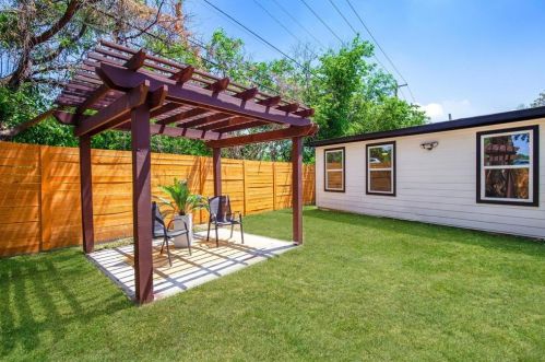 3104 Th, Austin TX  78702-1402 exterior