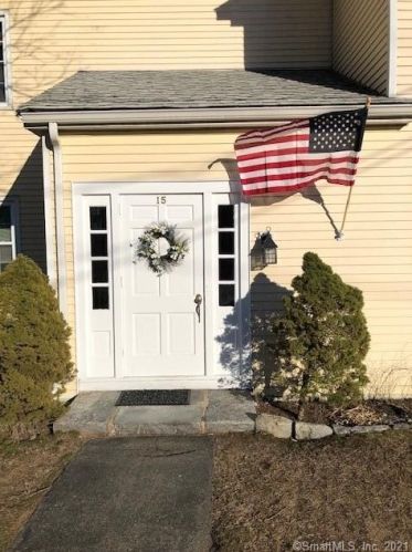 15 Prospect St, Essex, CT 06426-1042