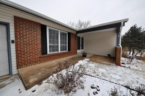 12040 Chaparral Dr, Hazelwood, MO 63044-2823