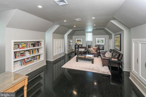 110 Brooks Bnd, Princeton NJ  08540-7545 exterior