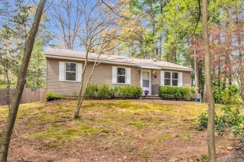 7 Centerwood Dr, Granby, CT 06035-1513