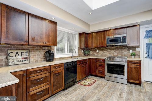 300 Pine Cir, Severna Park, MD 21146-2823
