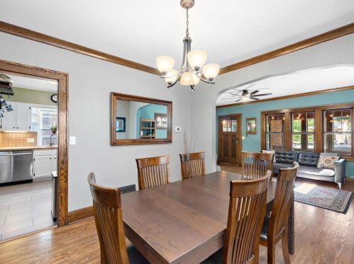 1076 Charles Ave, Saint Paul MN  55104-2617 exterior